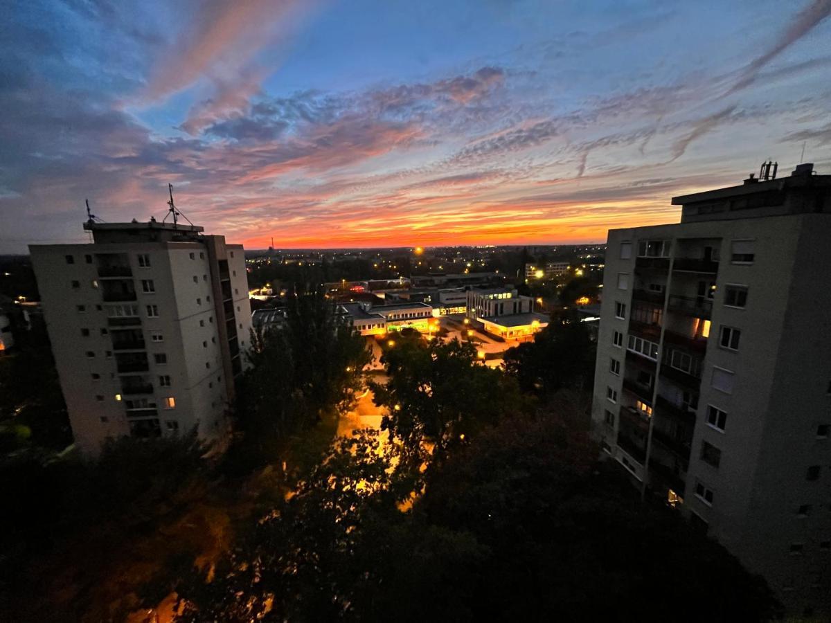 Monos Apartman Apartment Tatabanya Bagian luar foto